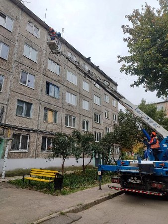 Салтівка у Харкові після нічного обстрілу: комунальники відновили половину пошкоджень